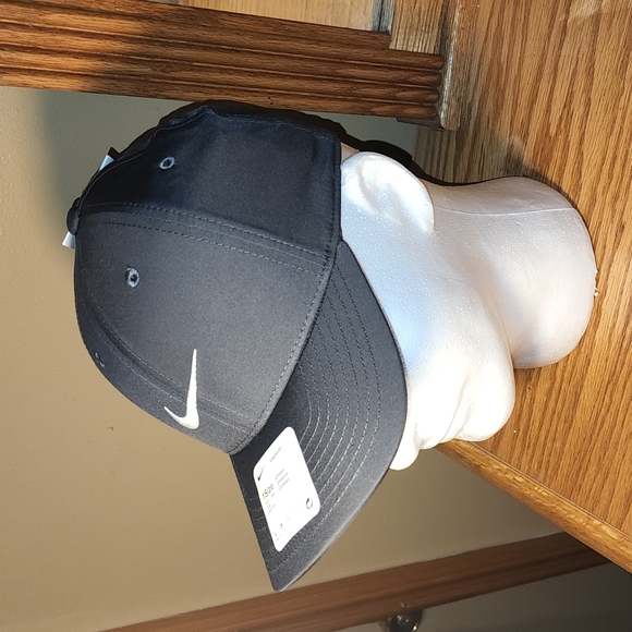 Nike Dri fit STRAPBACK HAT - Picture 3 of 7